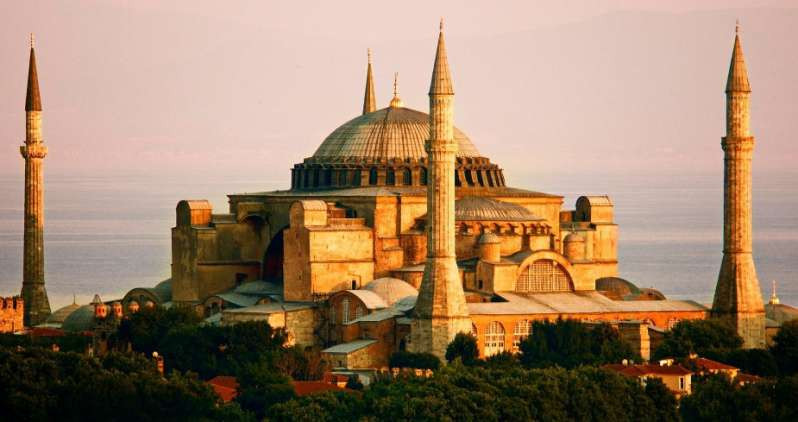 Tούρκος καθηγητής αποκαλύπτει: Τι υπάρχει κάτω από την Αγία Σοφία